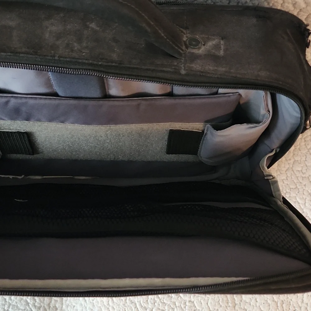 Case Logic Travel Crossbody Multiple Compartment Office Computer Briefcase